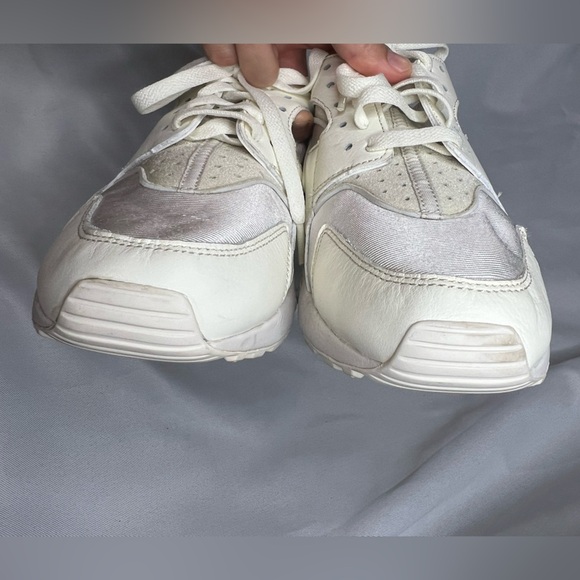 Nike Air Huarache 'Sail Fossil Stone’ Women’s Size 9 - Picture 3 of 9